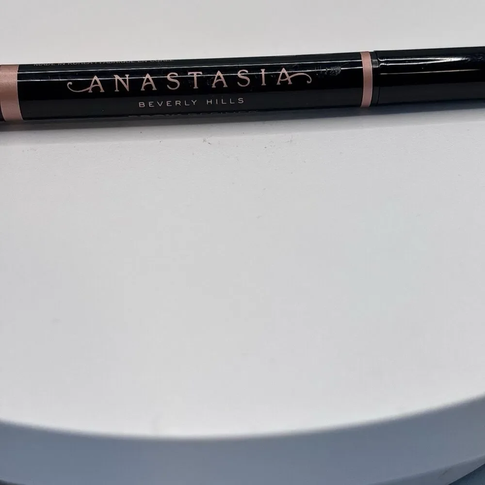 Anastasia Beverly Hills Brow Definer Triangular Brow Pencil Dark Brown 0.2 gr